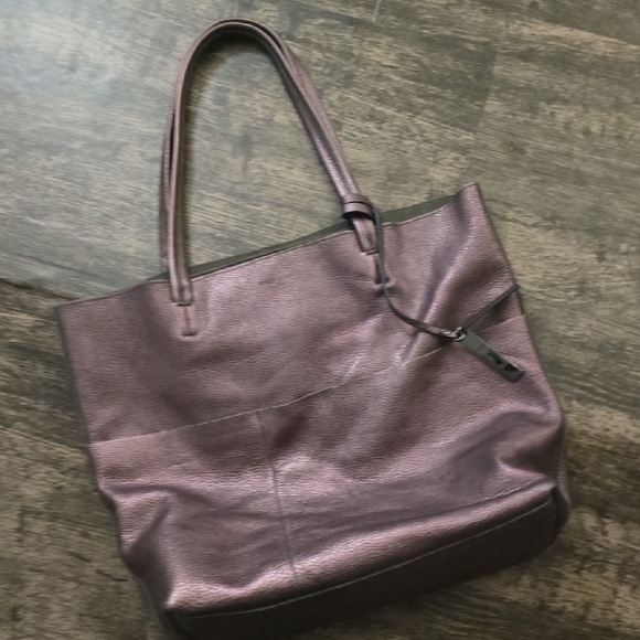 Vince Camuto Handbags - VINCE CAMUTO Elegant Purple Tote Bag Metallic Leather